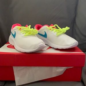 Nike Tanjun Sneakers - girls size 1Y